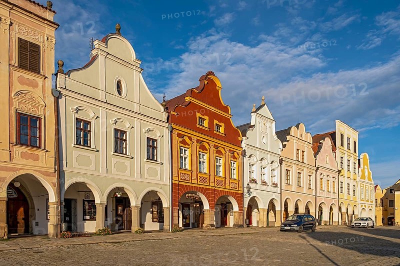 Renaissance-built and Baroque-remodelled houses with high gables and arcades, Zachariáše z Hradce Square, Telc, Czech Republic