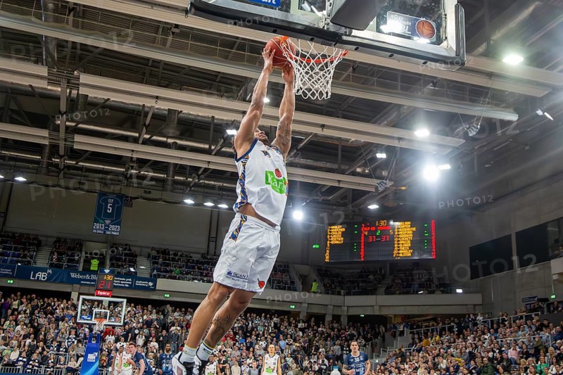 16.03.2024, easy Credit BBL, German Basketball League, Matchday 24) : Game scene MLP Academics Heidelberg against Rostock Seawolves (final score 88:86) . On his way to the dunk: Selom Mawugbe (21, Rostock Seawolves)