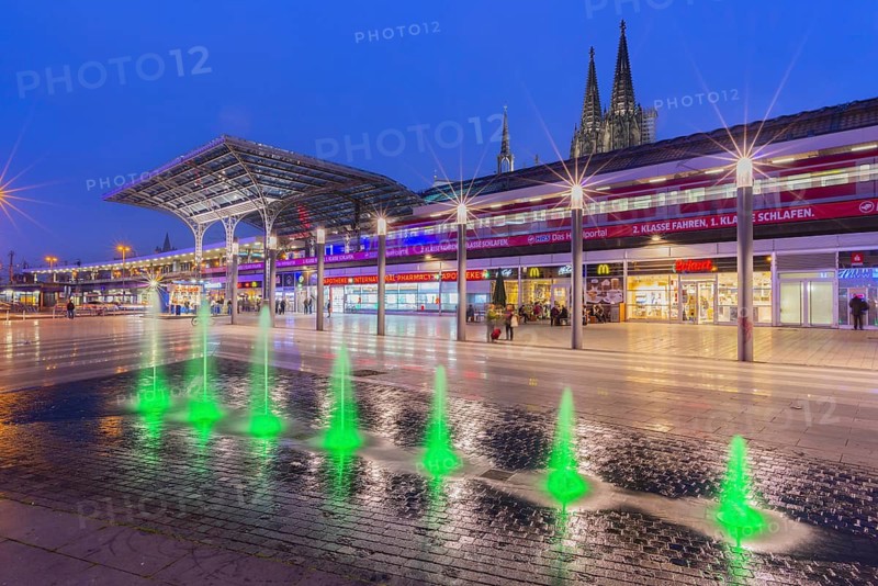 Breslauer Platz, entrance to the main railway station, Cologne, North Rhine-Westphalia, Germany
