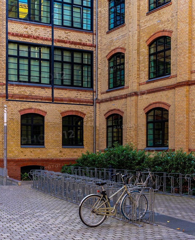 Interior photograph, retail and commercial space in Bikini Haus, Budaperster Strasse, Berlin, Germany