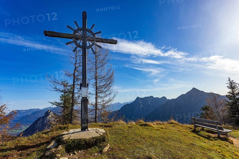 Summit cross on the Hochthron Postalm, Osterhorn group, Salzkammergut, Salzburg province, Austria