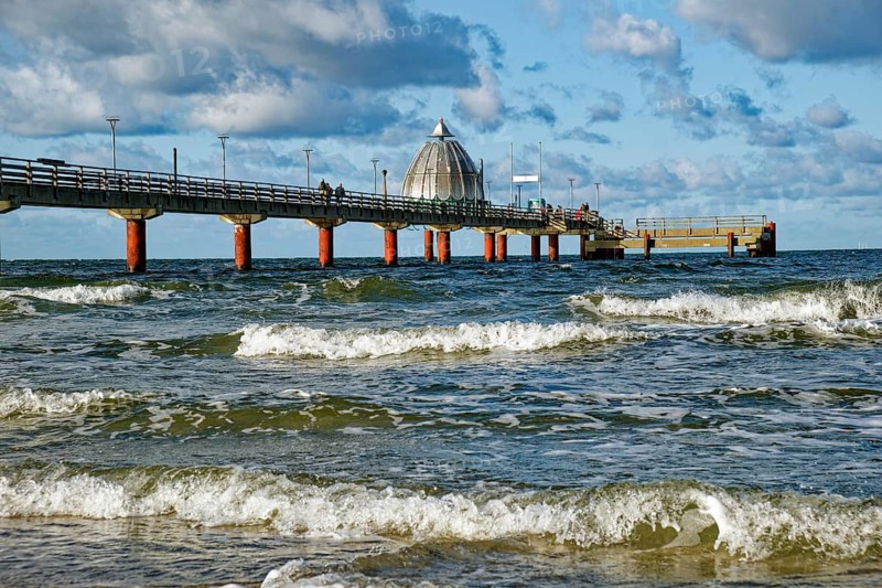 Diving gondola at the Zingst pier, cloudy mood and high waves, Zingst, Fischland-Darß-Zingst peninsula, Mecklenburg-Western Pomerania, Germany