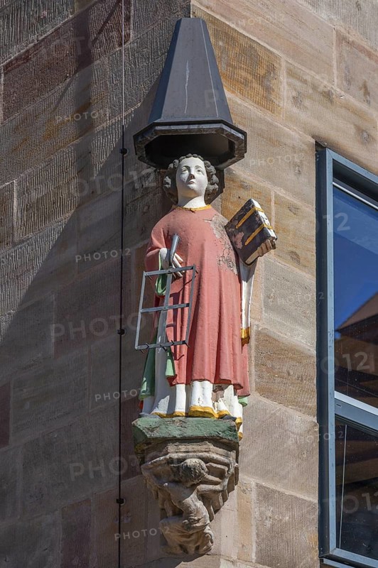 Figure of St Laurentius, house figure on a residential building, Lorenz Platz, Nuremberg, Middle Franconia, Bavaria, Germany