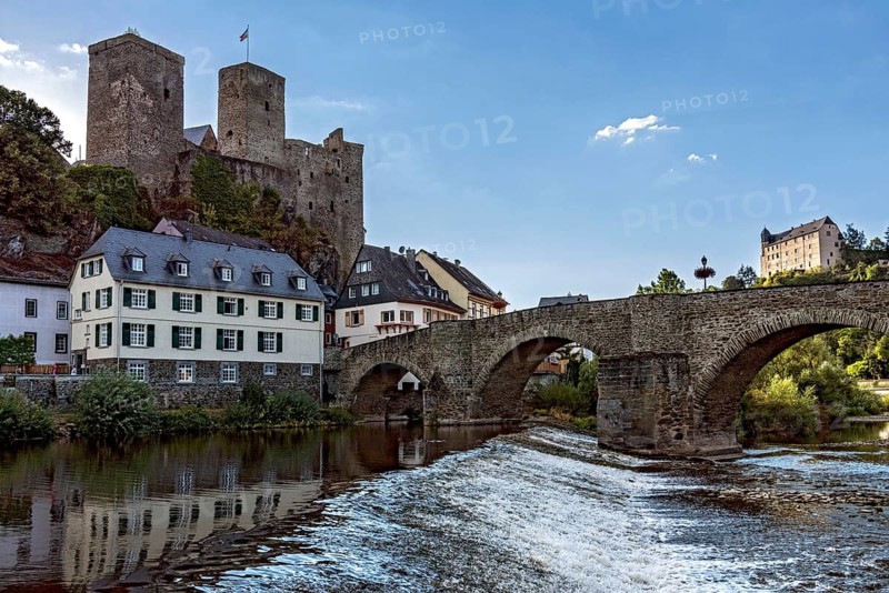 Runkel Castle, hilltop castle from the high Middle Ages, ruins, old Lahn bridge, historic old town, Romanesque bridge, river Lahn, Schadeck Castle behind, Runkel an der Lahn, Limburg-Weilburg, Hesse, Germany