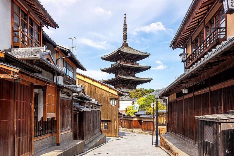Historic old town of Kyoto with Yasaka Pagoda and Hokan-ji Temple in Kyoto, Japan