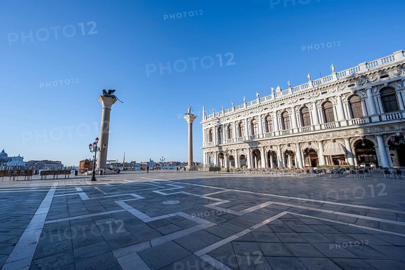 Piazetta San Marco in the morning light, Colonna di San Marco and Colonna di San Todaro, St Mark's Square, Venice, Veneto, Italy