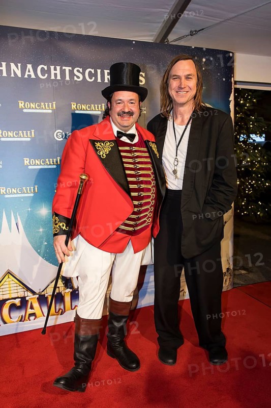 Oliver Polak and Lars Eidinger at the premiere of the 20th Original Roncalli Weihnachtscircus in Berlin's Tempodrom on 20 December 2024