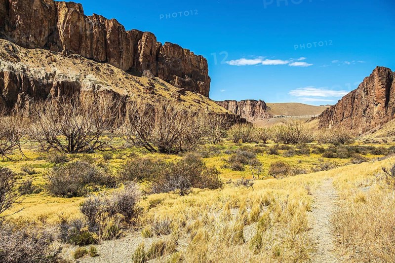 Hiking trail in the canyon of the Rio Pinturas, Parque Patagonia Argentina, Park Patagonia Argentina, Argentina