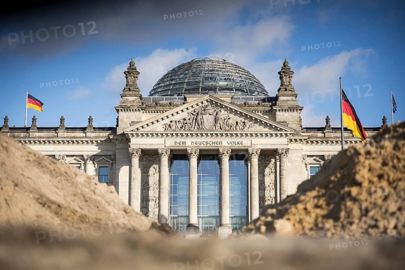 Reichstag building in Berlin Mitte behind Sandbergen due to construction work on the Platz der Republik on 01.03.2025. A visitor tunnel and an aha trench are currently being built in front of the parliament building to increase security