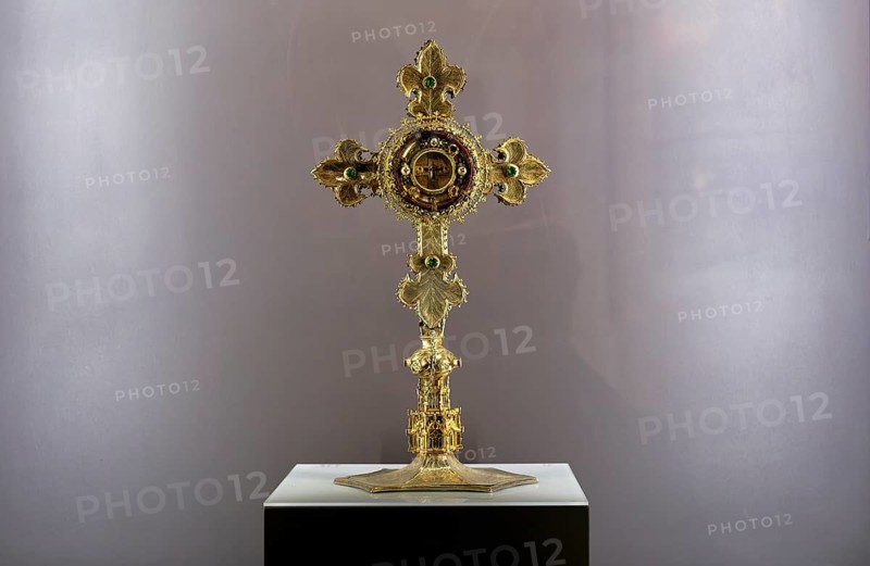 Interior, shrine, treasure, golden cross, Paroquial do Castelo de São Jorge church, Lisbon, Portugal