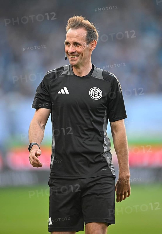 Referee Sascha Stegemann smiles, Voith-Arena, Heidenheim, Baden-Württemberg, Germany