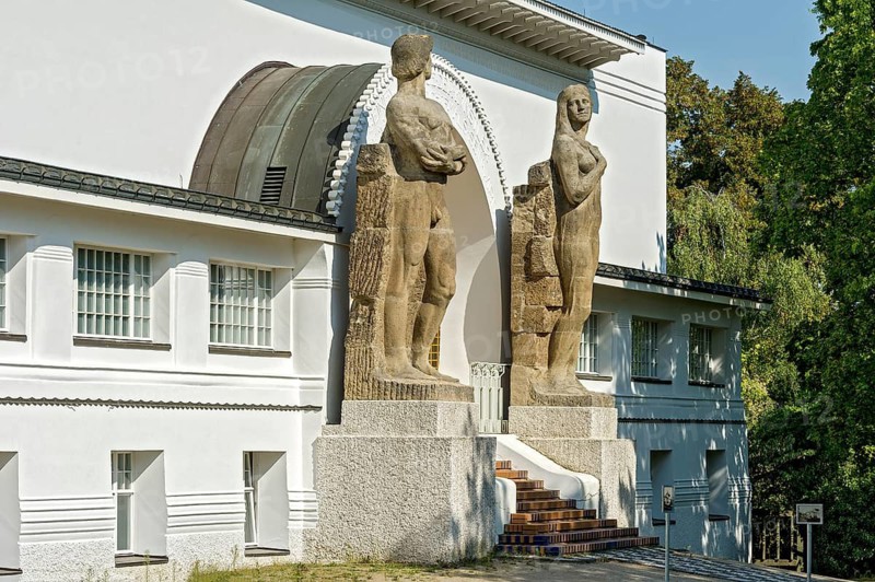Monumental statues by Ludwig Habich and Rudolf Bosselt at the entrance portal, Ernst Ludwig House by Josef Maria Olbrich, Art Nouveau, UNESCO World Heritage Site, Mathildenhöhe artists' colony, Darmstadt, Hesse, Germany