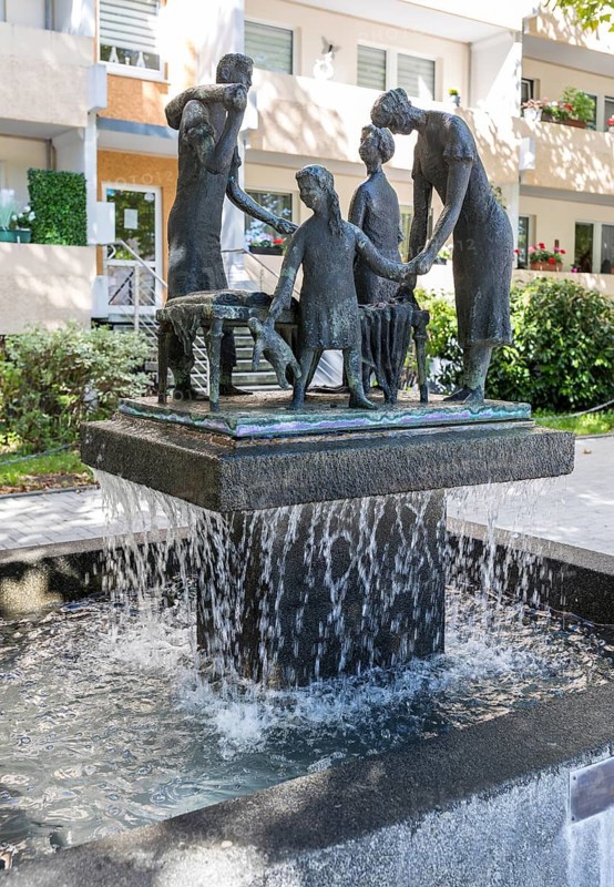 Clothmaker's fountain by Berthold Dietz in Katharinenstraße, Zwickau, Saxony, Germany