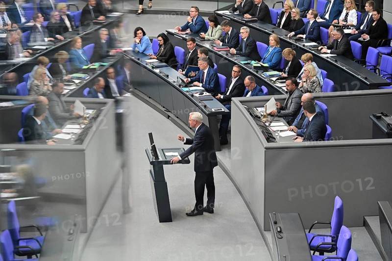 At the 9th session of the German Bundestag, CDU foreign policy expert Dr Norbert Röttgen (CDU/CSU) speaks on the state of transatlantic relations with the USA
