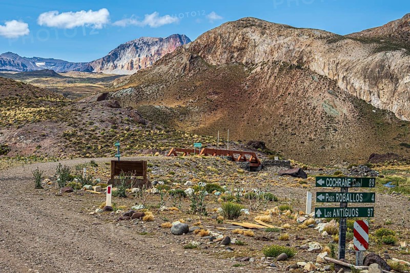 Gravel road ruta 41, bridge, signpost, directions to Cochrane, Paso Roballo, Los Antiguos, Argentina