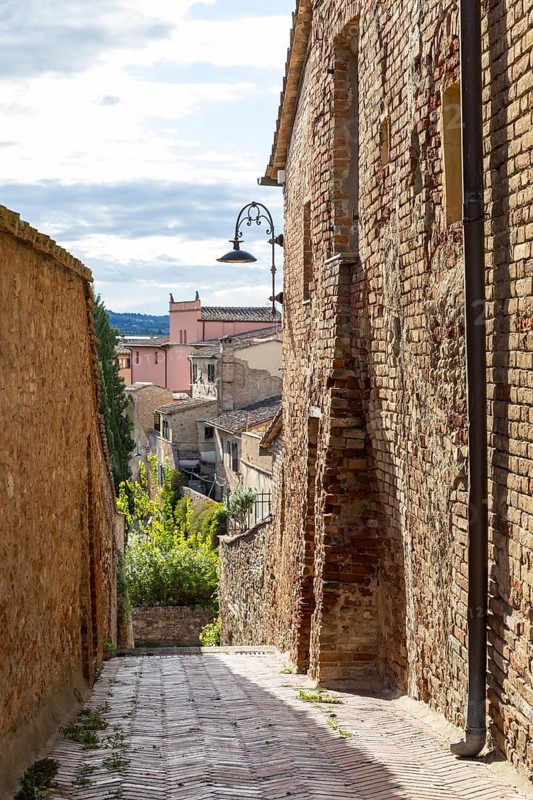 Narrow alleyways with views of the surrounding hills, old town centre of Certaldo, Tuscany, Italy