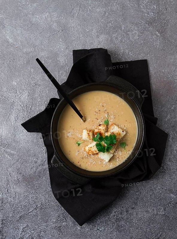 Cream soup, mashed soup, beige, mushroom, onion, cauliflower, vegetarian soup
