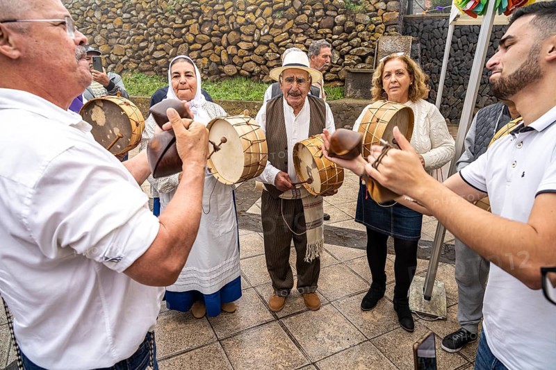 Traditionally dressed elderly musicians during the Bajada in Arure, La Gomera, Canary Islands, Spain