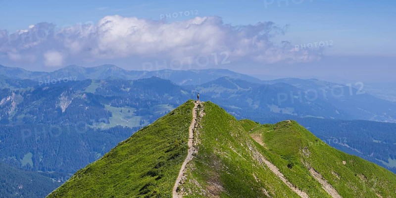 Hiking trail from Fellhorn, 2038m, to Söellereck, Allgäu Alps, Bavaria, Germany