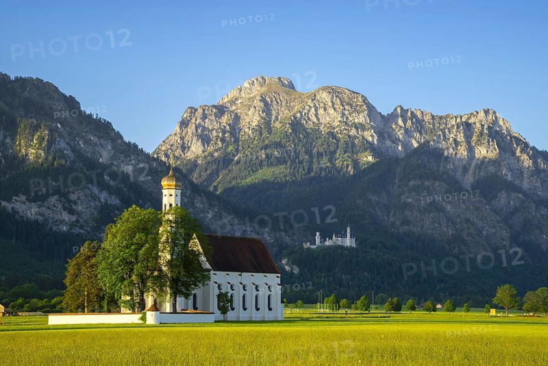 Baroque church St. Coloman, behind it Neuschwanstein Castle and the mountain Saeuling, 2047m, Schwangau, Ostallgaeu, Allgaeu, Swabia, Bavaria, Germany
