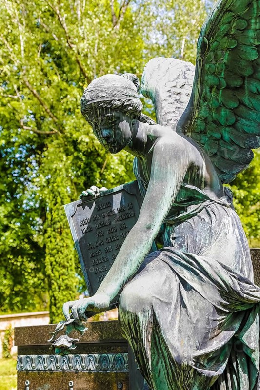 Historical cemetery, Tour, Memorial, Kurz family, Dr Otto Kurz 1864 to 1915, Sculpture of a woman, Angel holding plaque, Gravesite, Pfullingen cemetery, Pfullingen, Baden-Württemberg, Germany