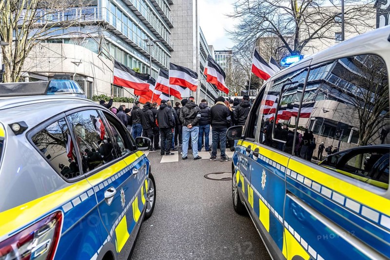 The neo-Nazi group Jung und Stark, JS, demonstrates in the city centre of Essen, demanding the remigration of foreigners, chanting Deutschland den Deutschen Ausländer raus, approx. 150 ultra right-wingers, dressed in black and wearing typical scene clothing, several groups demonstrate against the Nazi march, Essen, North Rhine-Westphalia, Germany