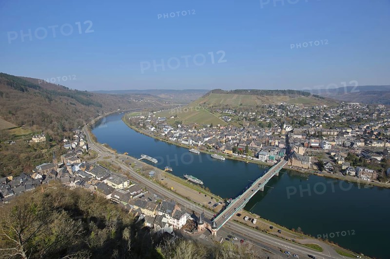 View from Grevenburg of Moselle valley with Traben-Trarbach, landscape, Moselle valley, Moselle bridge, cityscape, Mittelmosel, Hunsrück, Rhineland-Palatinate, Germany