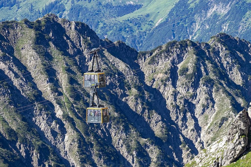 Cabins of the Nebelhorn cable car between Höfatsblick station and summit, behind them the numerous erosion gullies of the Schattenberg, Oberstdorf, Allgäu Alps, Allgäu, Bavaria, Germany