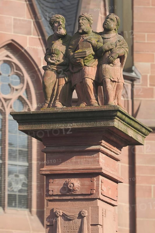 Epiphany Fountain with figures Three Kings, Sachsenhausen, Main, Frankfurt, Hesse, Germany