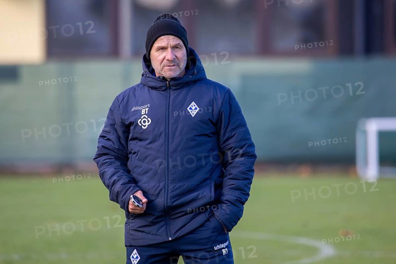 Bernhard Trares at SV Waldhof Mannheim training session