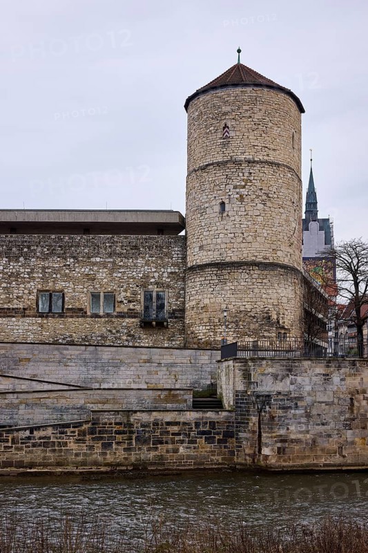 Begin defence tower, river Leine, city fortification, city wall, defence tower, bare wintry trees, diffuse light, cloudy, Am Hohen Ufer, Hanover, state capital, Hanover region, Lower Saxony, Germany