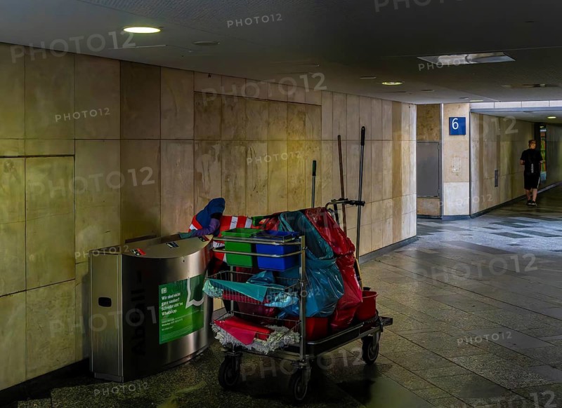 S-Bahn, handcart of a cleaning company, Berlin Ostbahnhof, Friedrichshain, Berlin, Germany
