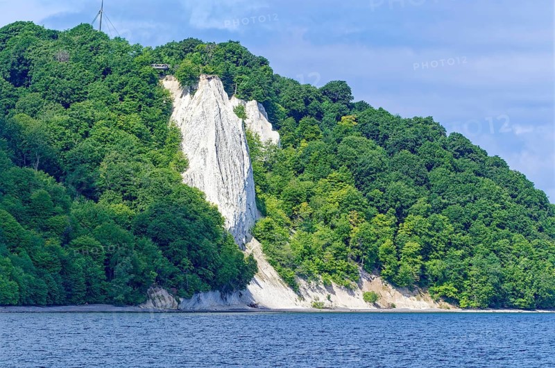 Chalk coast of the island of Rügen. The chalk rock is the Königsstuhl, a chalk rock formation in the Stubbenkammer in Jasmund National Park. Sassnitz. Mecklenburg-Vorpommern, Germany