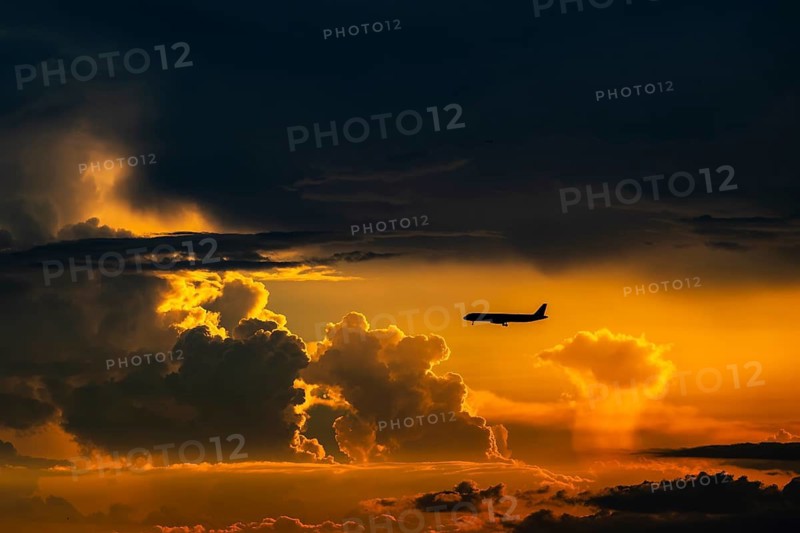 Storm clouds aircraft Vietnam Airlines Airbus A321-200, Bangkok, Thailand