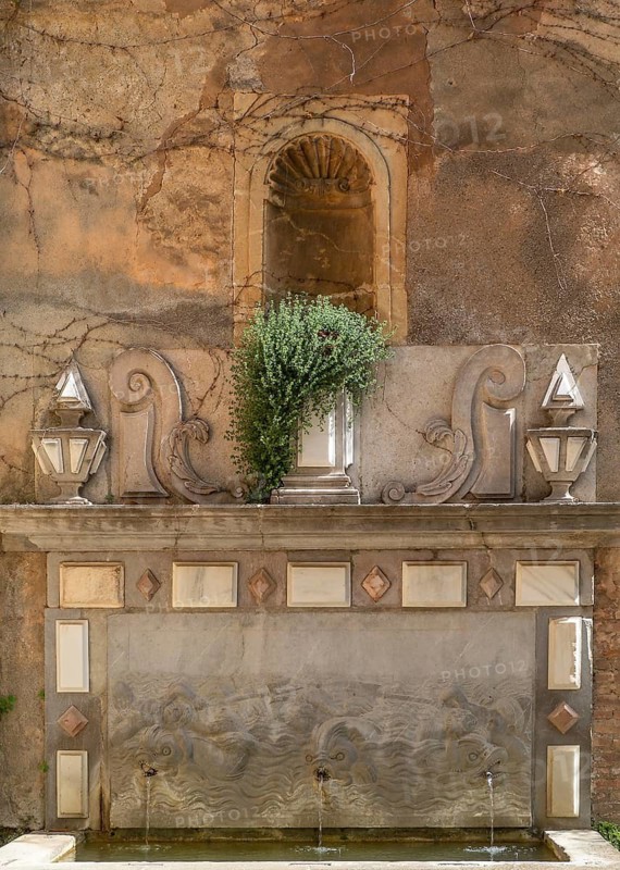 Fountain of the Dolphins (Pilar del Jardín de los Adarves), Granada, Andalusia, Spain