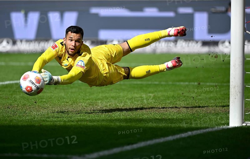 Parade Brilliant save Goalkeeper Mio Backhaus SV Werder Bremen SVW (30) Soccer Bundesliga, MHPArena, MHP Arena Stuttgart, Baden-Württemberg, Germany
