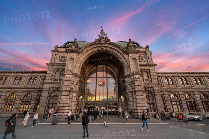 Central Station in the evening mood, Nuremberg, Middle Franconia, Bavaria, Germany
