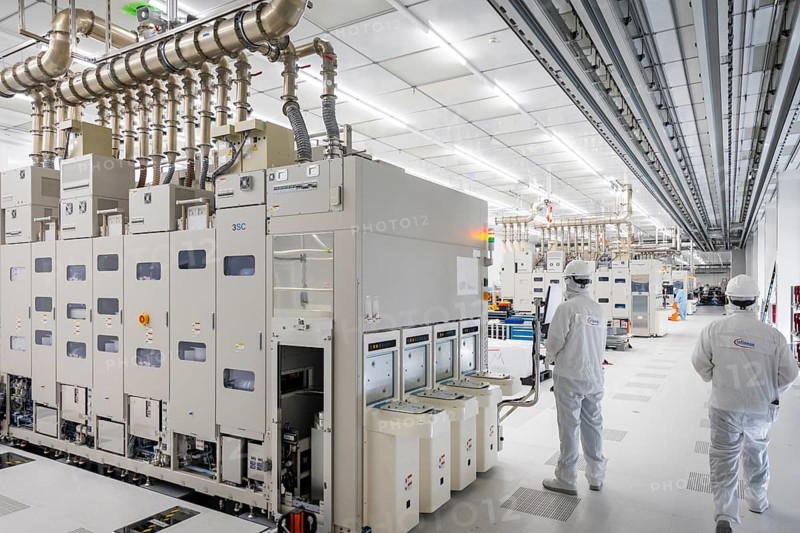 Clean room of Infineon Technologies AG's new Smart Power Fab in Dresden on June 10. The Smart Power Fab will be officially opened on July 2. With an investment volume of five billion euros, the new plant is the largest single investment in Infineon's history and one of the largest investment projects in Germany. Plant for the chemical-mechanical polishing of 300 mm wafers in Infineon Technologies AG's new Smart Power Fab in Dresden, Dresden, Saxony, Germany