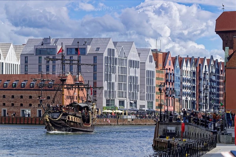 Tourists on the harbor promenade and an excursion ship designed as a pirate ship on the Motlawa in the harbor district of Danzig, former Hanseatic city and capital of the Pomeranian Voivodeship. Gdansk, Pomerania, Poland