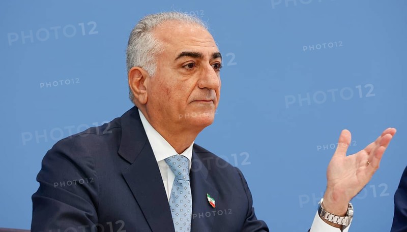 Prince Reza Pahlavi, the Iranian opposition leader, speaks during a press conference, Berlin, 23.04.2026, Berlin, Germany