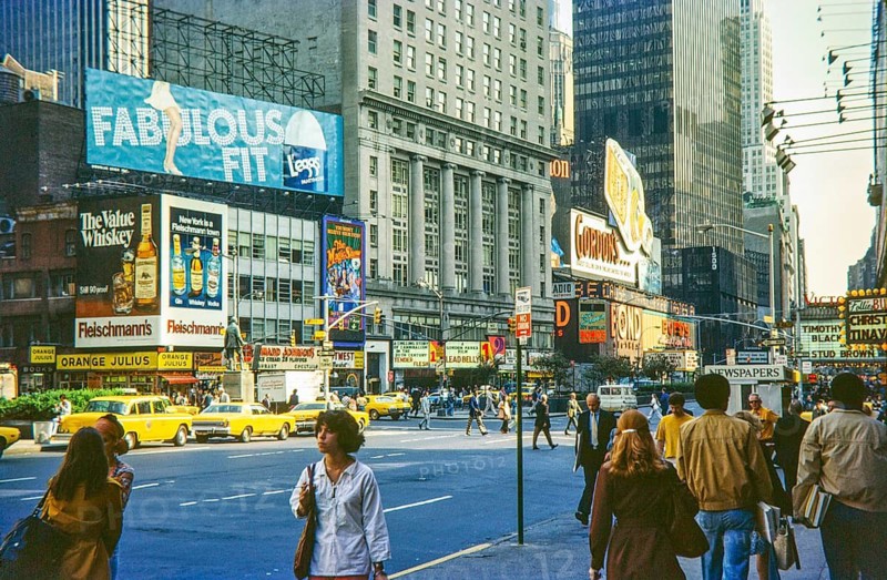 Advertising billboards yellow taxi cabs, crowded streets, Times Square, Broadway and West 43rd Street, Broadway, Manhattan, New York City, USA 1976