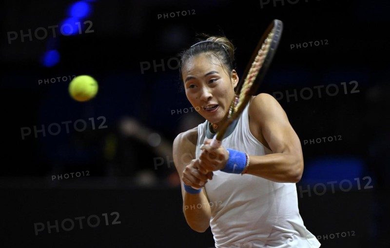 Qinwen Zheng (CHN) Action, Tennis, Porsche Cup 2024, Porsche Arena, Stuttgart, Baden-Württemberg, Germany