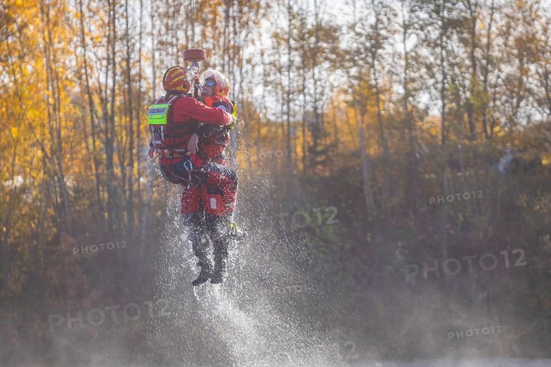 Helicopter-based water rescue by DRK Wasserwacht together with the Federal Police at the Malter dam. Floods and heavy rain events repeatedly haunt Saxony and other federal states. One lesson from the last major flood in 2013 was that cooperation between helicopter crews and volunteer water rescuers must be practiced regularly. Such an exercise at the Malter dam takes place together with the Federal Police, which provided the helicopter. The volunteer air rescuers from Wasserwacht, DLRG and the fire department come from Saxony, Berlin, Brandenburg and Saxony-Anhalt, Malter, Saxony, Germany