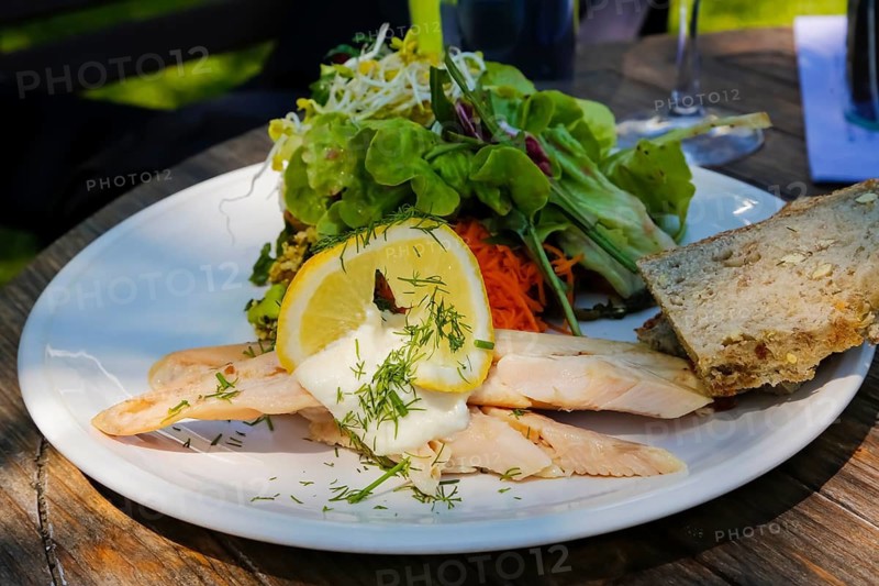 Swabian cuisine, smoked trout fillet from the Echaz valley, cold starter, horseradish, dill, slices of bread, mixed salad, fish arranged on a plate, regional, home cooking, typical Swabian, traditional cuisine, food photography, Germany
