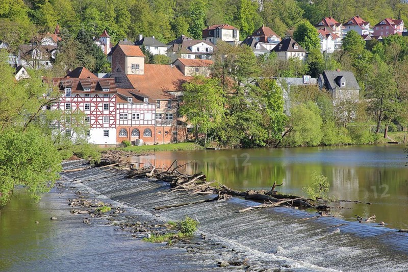 View from Bartenwetzerbrücke to Fulda river with barrage, Melsungen, Hesse, Germany