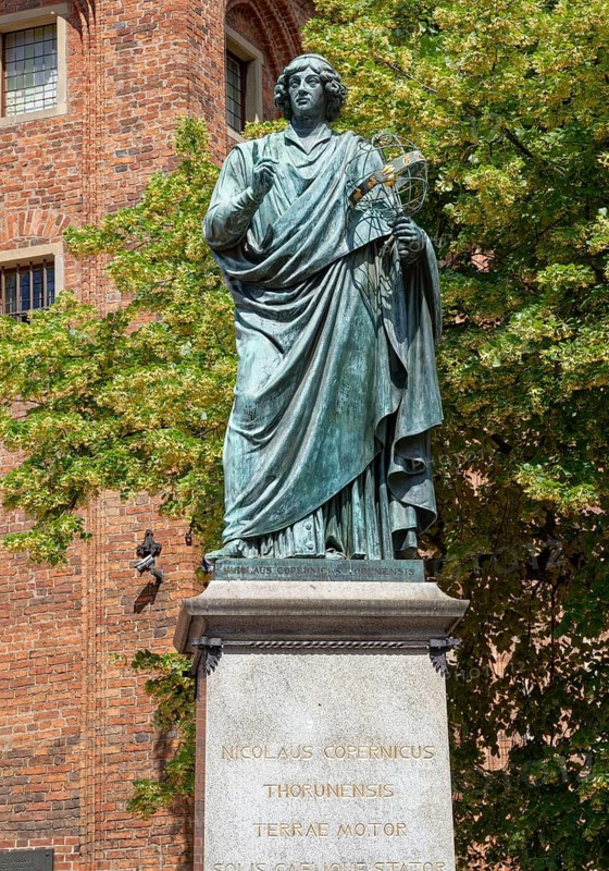 Nicolaus Copernicus Monument, Nicolaus Copernicus Memorial, on the Old Market in Torun. The historic old town of Torun is a UNESCO World Heritage Site. Torun, Kujawsko-Pomorskie, Poland