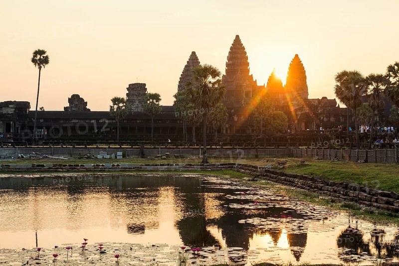 Angkor Wat, sunrise, Angkor, UNESCO World Heritage Site, Siem Reap, Cambodia, Indochina, Southeast Asia