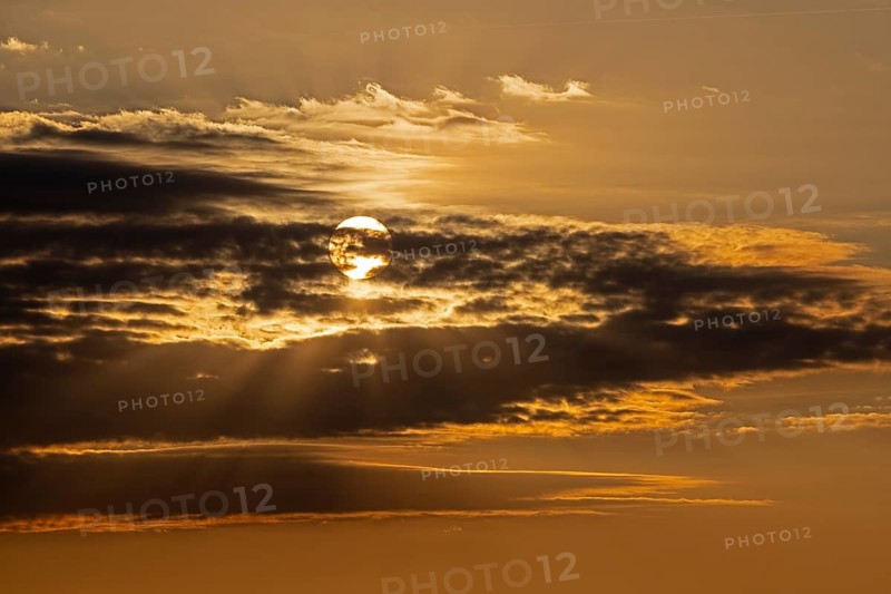 Sun behind clouds, sunset, Goldhöft, Geltinger Birk Nature Reserve, Gelting, Schleswig-Holstein, Germany