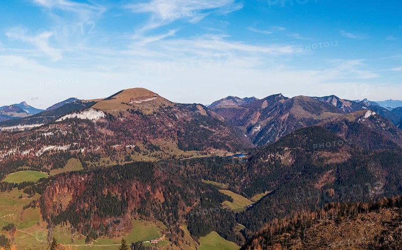 View from Schwarzer Berg to Seewaldsee and Trattberg, Golling, Osterhorngruppe, Salzkammergut, Salzburg province, Austria