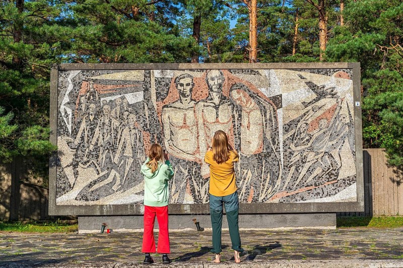 Woman and girl in front of the mosaic wall by artist Klaus Rößler, East German modernist art from the GDR era, Karlshagen Memorial Centre, Usedom Island, Mecklenburg-Western Pomerania, Germany
